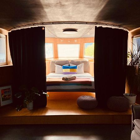 Unique Boat Apartments By Lake - Kajuta 1958 นาเมสโตโว ภายนอก รูปภาพ